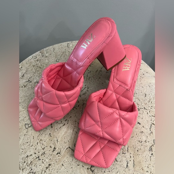 🩷 Zara pink quilted open toe faux leather heeled sandals gently used - Picture 2 of 7